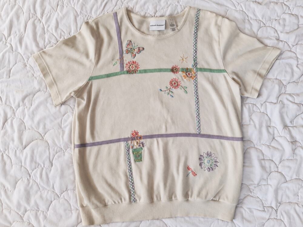 Alfred Dunner Floral Butterfly Embroidered Ribbon Top Medium Cream